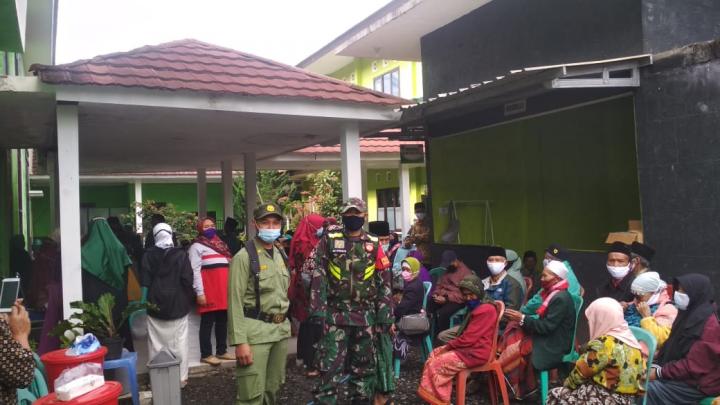 Babinsa Koramil 05/KejajarÂ Â  Melaksanakan PendampinganÂ  Vaksinasi Tahap 1.